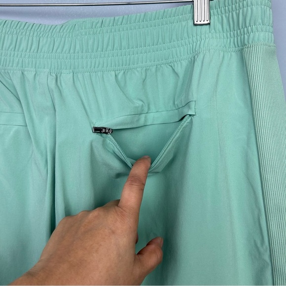 ATHLETA women’s Brooklyn joggers pants size 16 lightweight Quick dry zip pockets - Picture 16 of 16